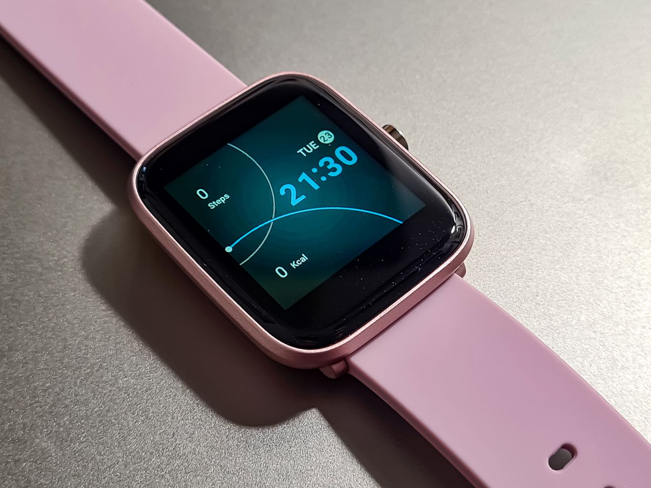 Krótki test Vector Smart VCTR-31-01: niedrogi smartwatch dla kobiet - Tutaj nie tylko kolor definiuje docelowego użytkownika, ale i kompaktowa oraz lekka konstrukcja