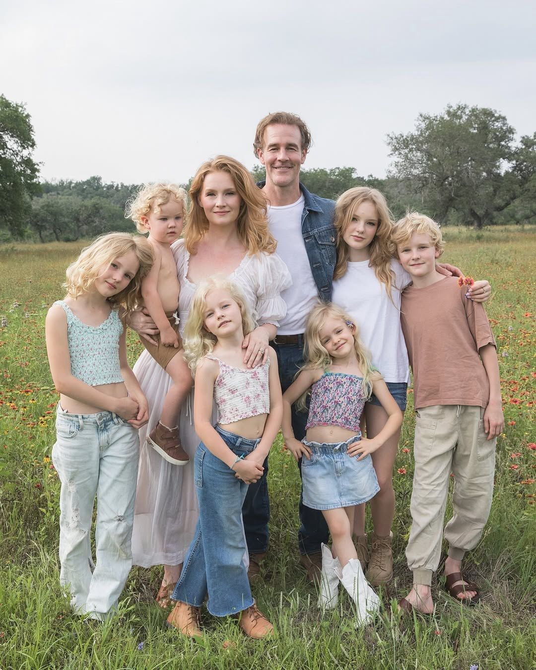 James Van Der Beek z żoną i dziećmi