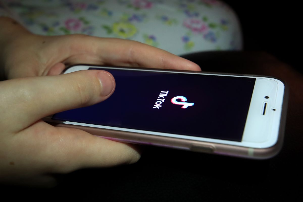 TikTok wprowadza limit dla nieletnich. Psycholożka: To mało skuteczny sposób