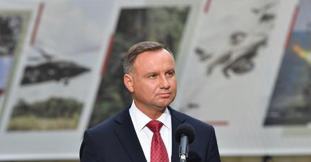 Stan wyjątkowy. Śmiszek krytykuje Dudę: "Uciekł od odpowiedzialności"