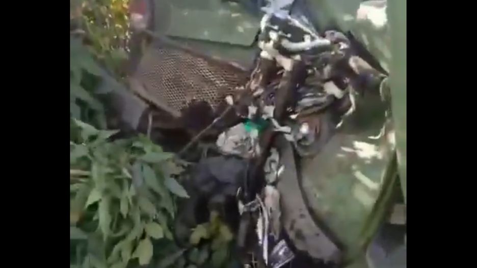 UAZ Buchanka, który uciekając przed dronem wpadł na drugiego.