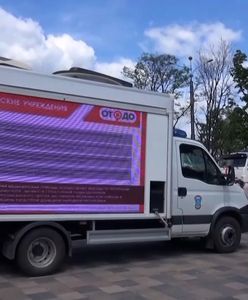 Propagandowe telewizory na ulicach Mariupola. Rosja nie odpuszcza