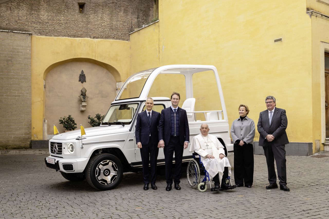 Nowe papamobile. Marka jest bardzo dobrze znana w Watykanie