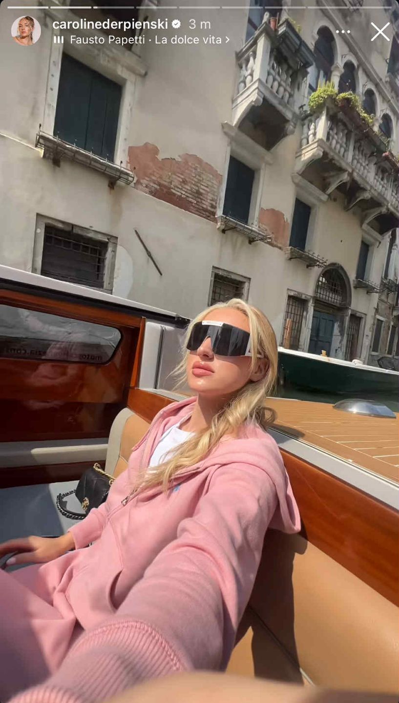 Caroline Derpienski śle pozdrowienia z Wenecji