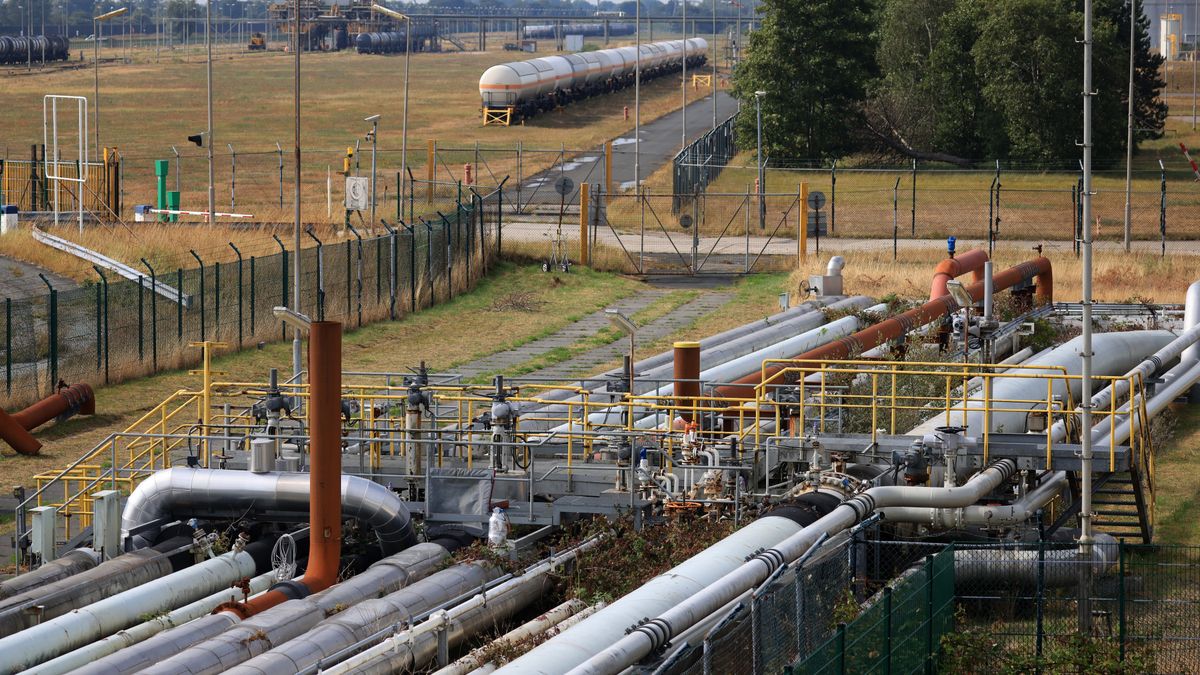 Pipelines at the HES Wilhelmshaven Tank Terminal, operated by HES International BV, on the site of a former refinery in Wilhelmshaven, Germany, on Wednesday, Sept. 7, 2022. Germany has been racing to fill gas storage facilities to prepare for the winter, but Gazprom's decision not to reactivate Nord Stream after maintenance last week has raised the prospect of gas rationing this winter. Photographer: Krisztian Bocsi/Bloomberg via Getty Images