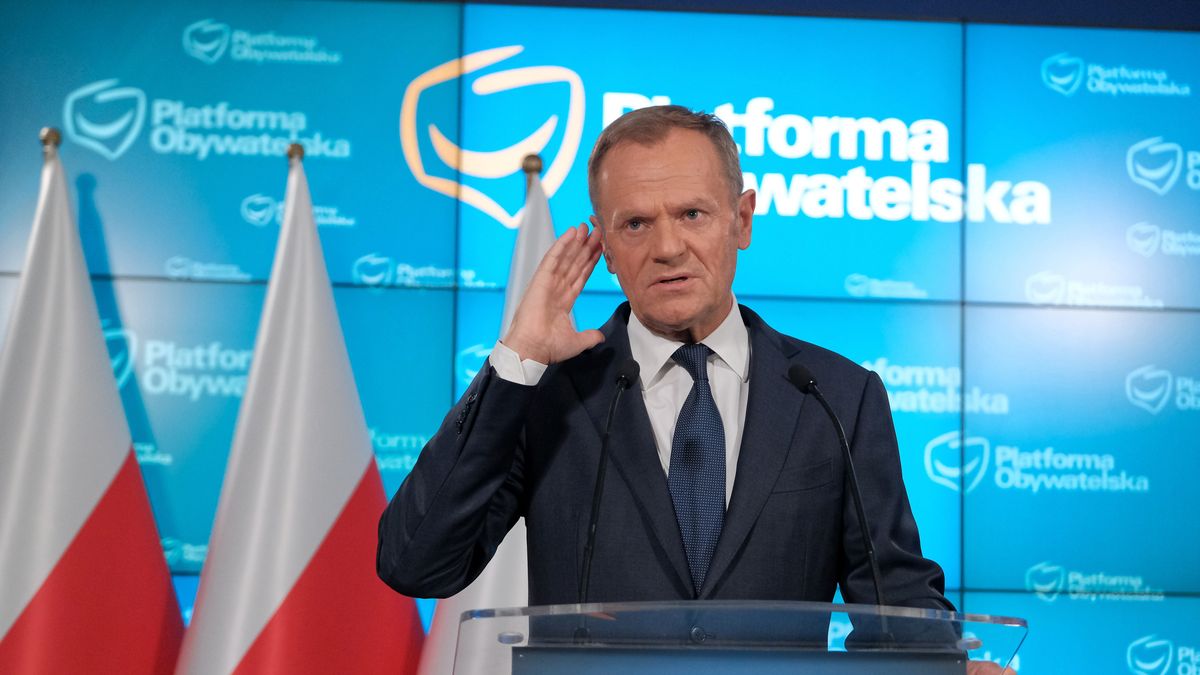 Warszawa, 29.10.2021. Przewodniczący Platformy Obywatelskiej Donald Tusk podczas konferencji prasowej w Biurze Krajowym PO w Warszawie, 29 bm. Briefing dotyczył inflacji w Polsce. (mr) PAP/Mateusz Marek