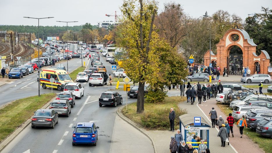 Przy największych cmentarzach w regionie trzeba się spodziewać utrudnień i nowej organizacji ruchu.