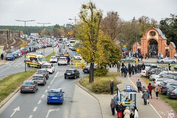 Kujawsko-Pomorskie: Zmiany przy cmentarzach, jest nowa organizacja ruchu