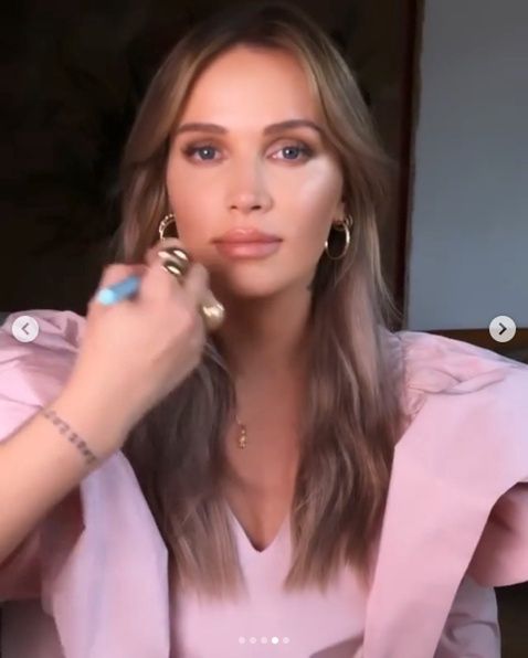 Maffashion pozdrawia z planu sesji zdjęciowej dwa tygodnie po porodzie