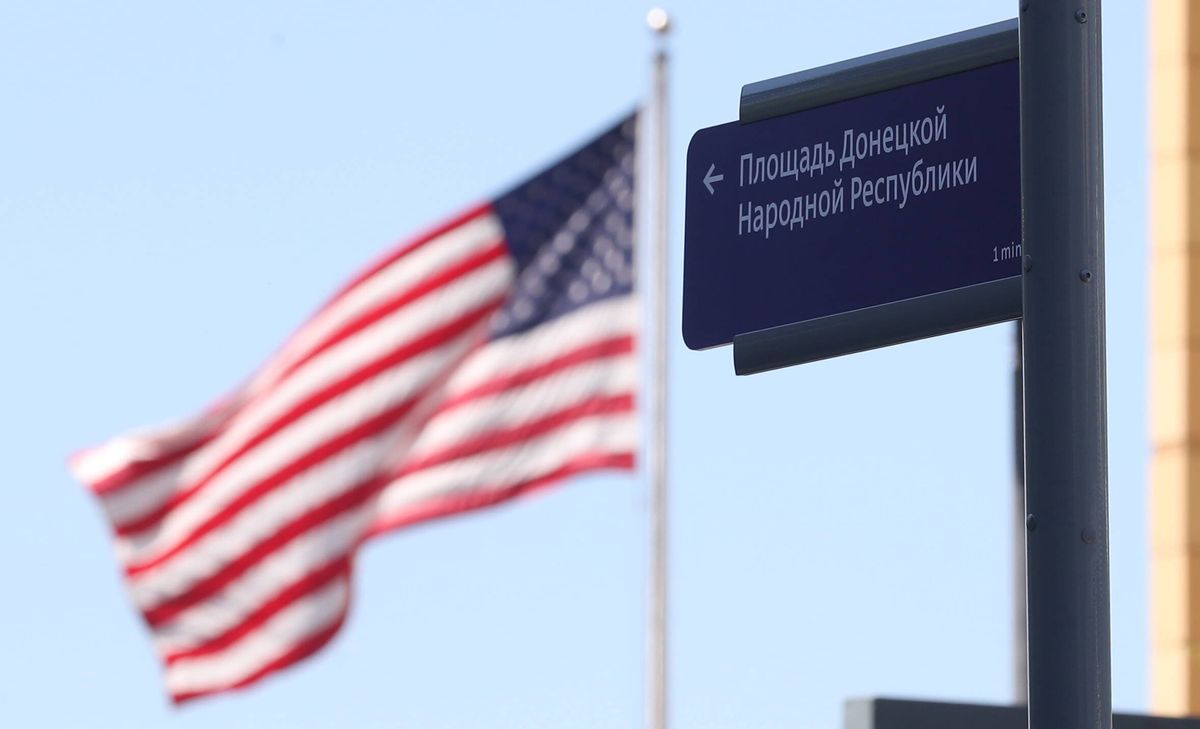 Rosja. Plac w pobliżu ambasady USA w Moskwie nosi od ponad roku imię tzw. separatystycznej Donieckiej Republiki Ludowej, uznawanej tylko przez Putina i akolitów dyktatora