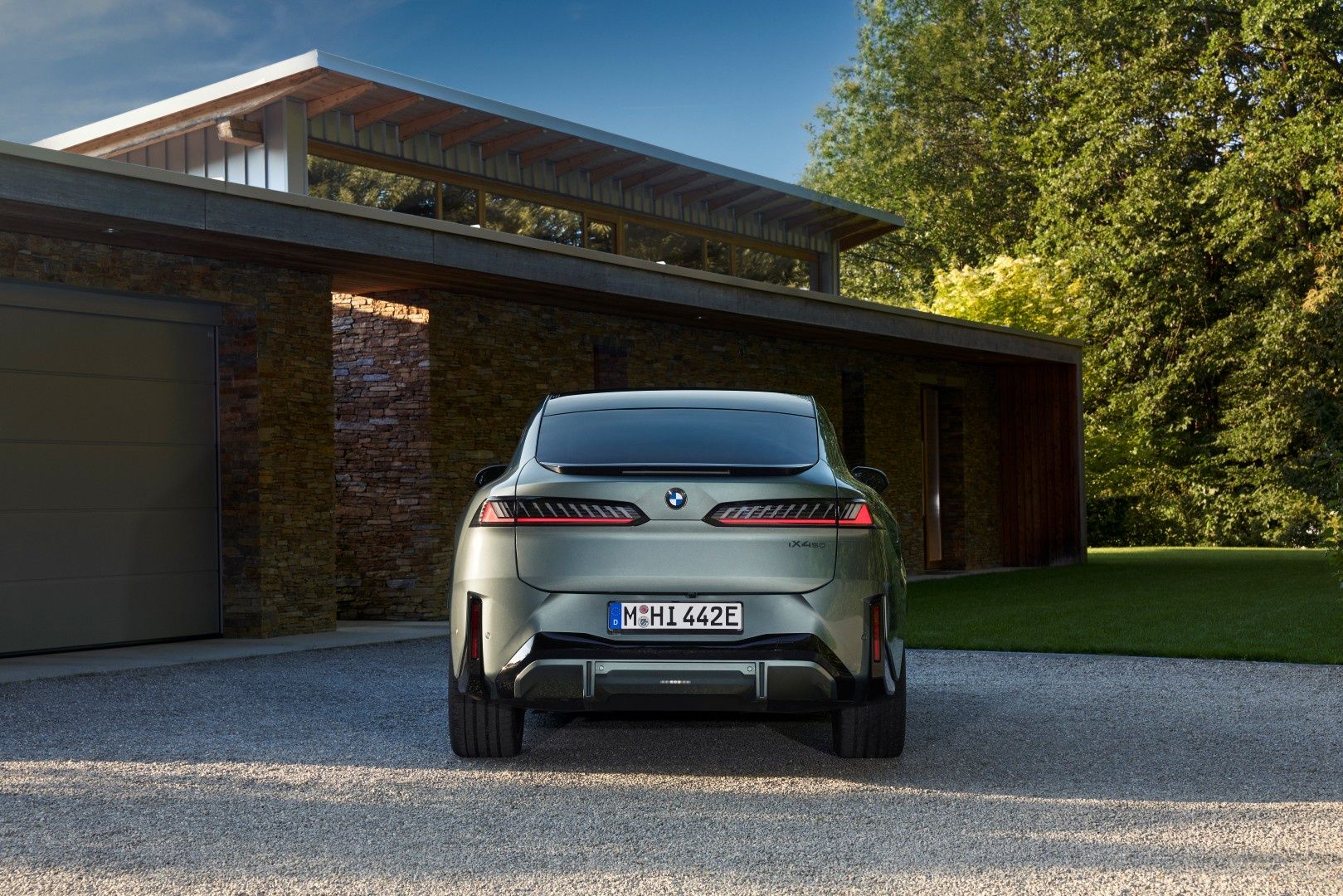 BMW iX4