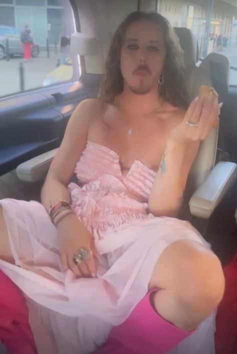 Michał Szpak jako lalka Barbie