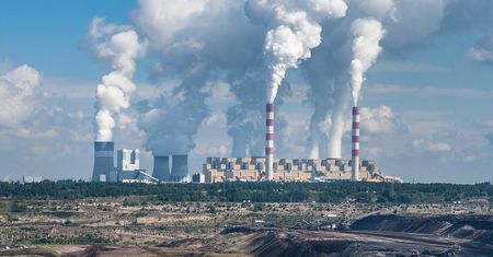 Zwolnione obroty w części elektrowni. Operator mówi, co się dzieje