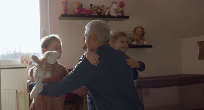 Kampania społeczna „Mie(dź) rodzinę” promuje ideę rodzicielstwa zastępczego