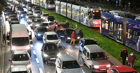 Strajk kobiet we Wrocławiu. "Błyskawice na ulice". Szykuje się kolejny protest samochodowy