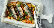 Pieczona makrela z ziemniakami i marchewką