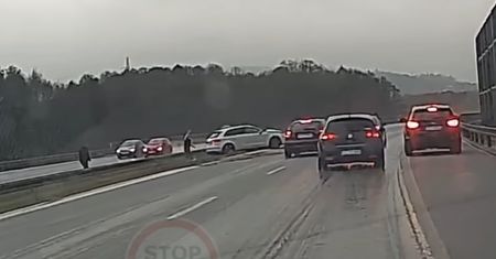 Dobrze, że wszystko nagrał. Wypadek na S1. Spójrzcie, co robią kierowcy