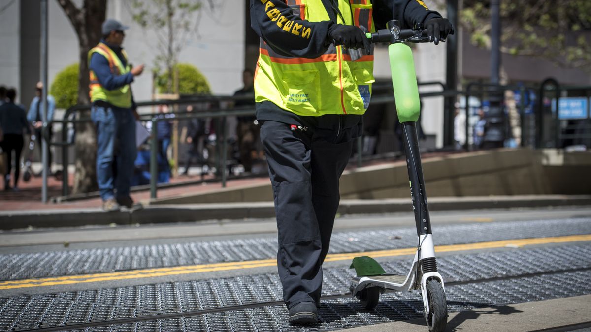 Hulajnogi elektryczne mogą stanowić problem w wielu miastach (zdj. poglądowe)