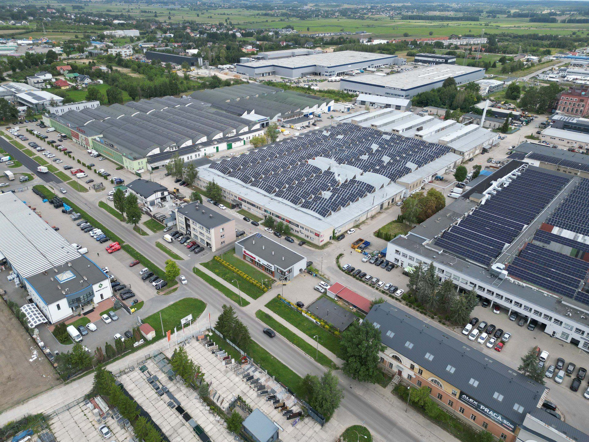 Fasty to miasto w mieście. Rozciągają się między szosą Ełcką oraz ulicami Przędzalnianą i Produkcyjną. Do dziś stoją tu dawne hale fabryczne, ciepłownia, warsztaty czy wieża ciśnień