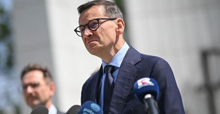 "Absolutnie obrzydliwe". Morawiecki ostro po wpisie Tuska