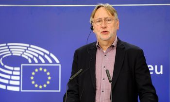 "Nie do przyjęcia". UE reaguje na zapowiedź wyższych ceł na samochody w USA