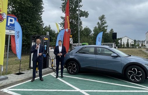 Zielona rewolucja w Biedronce. Sieć masowo instalować będzie ładowarki do samochodów