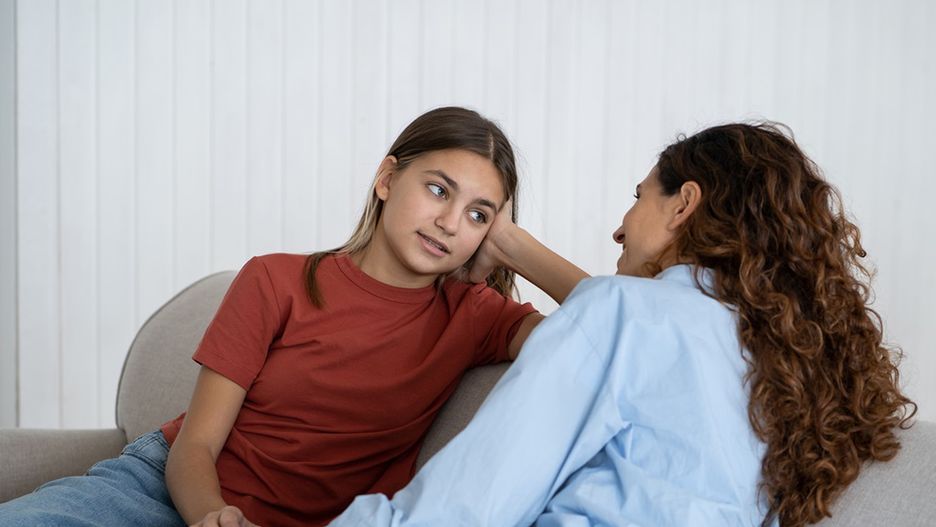 Warto rozmawiać z dziećmi na trudne tematy, takie jak m.in. przemoc seksualna