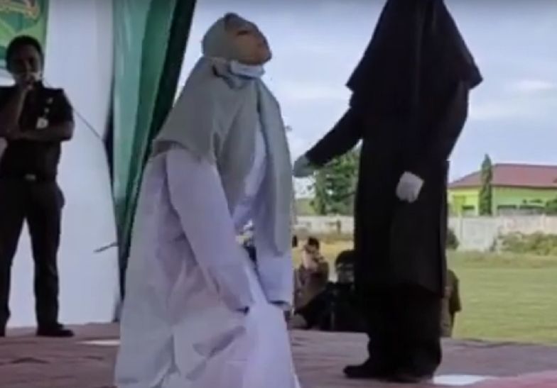 Kobieta dopuściła się seksu przed ślubem. Szokujące sceny w Indonezji