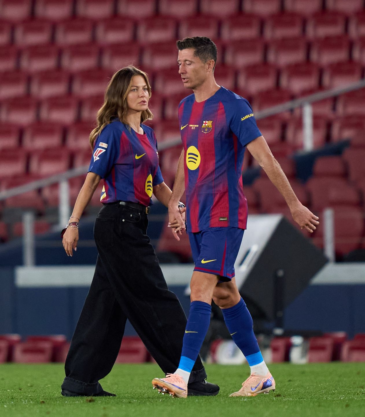 Lewandowscy uchwyceni na pustym Camp Nou