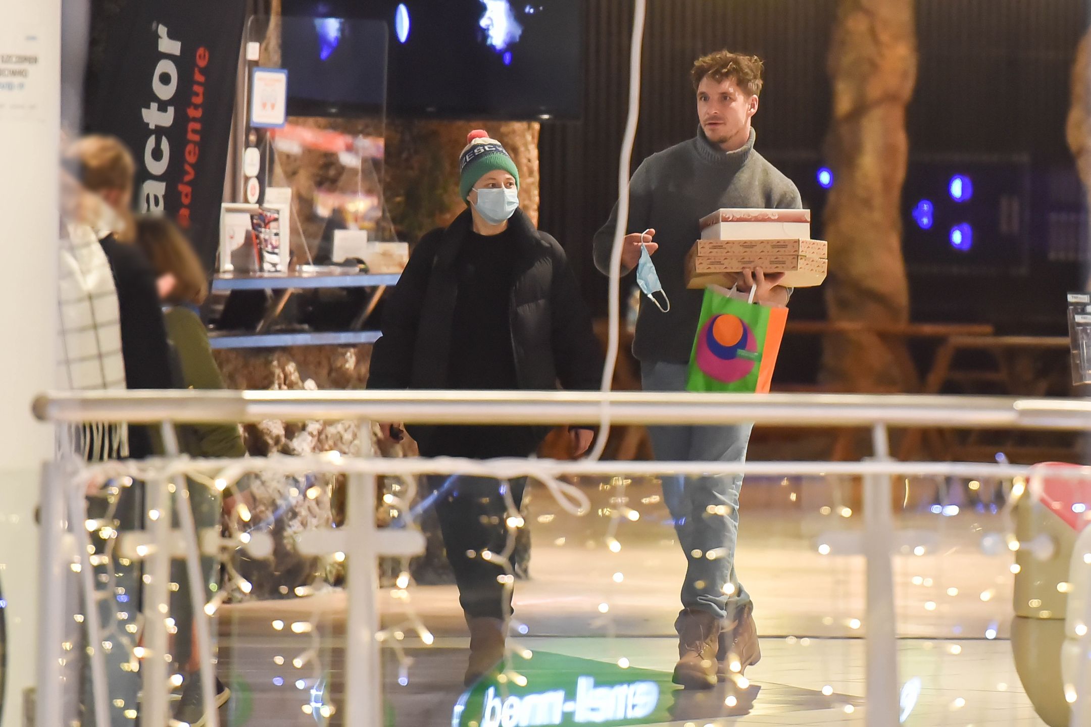 Mikołaj Roznerski i Marta Juras uczcili urodziny syna wypadem do galerii
