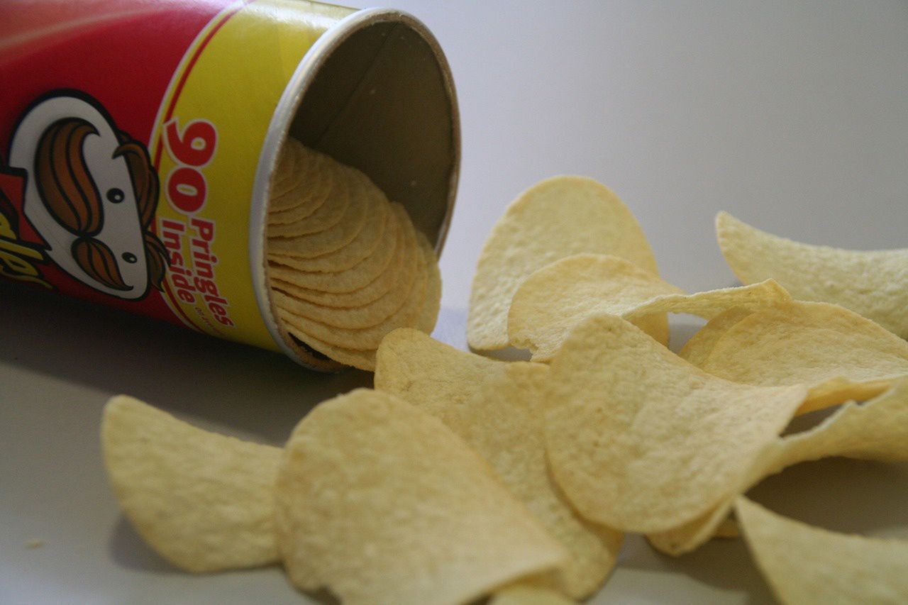 Tylko w ten sposób zajadam się chipsami Pringles 