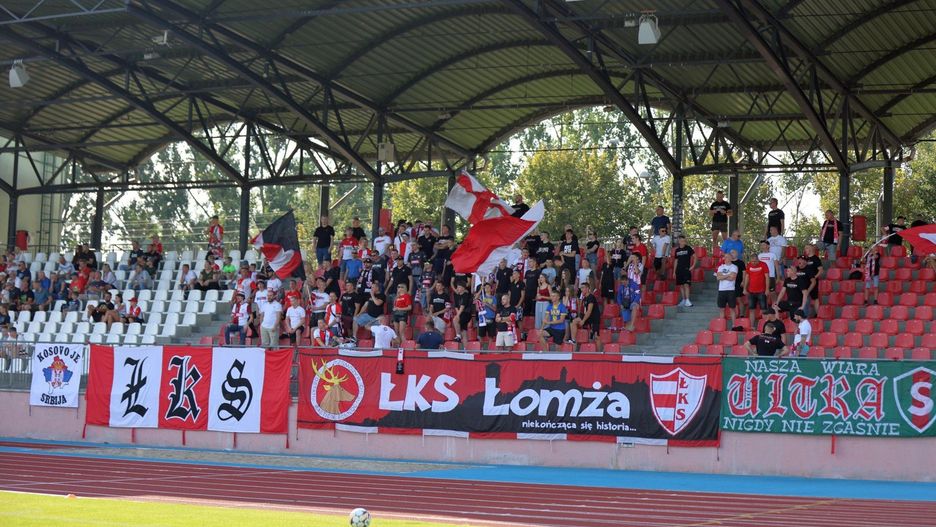 Kibice z Łomży są na meczach wyjazdowych swoich kibiców. W sobotę dopingować będą swoją drużyną w derbach przy ul. Zjazd