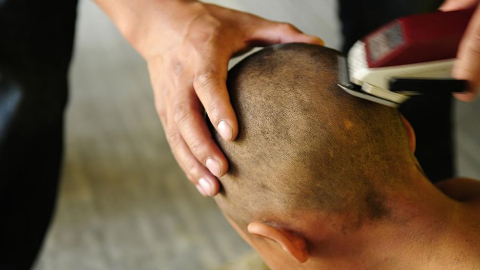 Babcia ogoliła wnuczkowi głowę bez pozwolenia mamy