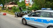Białobrzegi: Ford uderzył w bok ciężarówki i wylądował w rowie. 49-letni kierowca nie przeżył wypadku