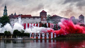 Incydent z kibicami na Wawelu. Wezwano policję