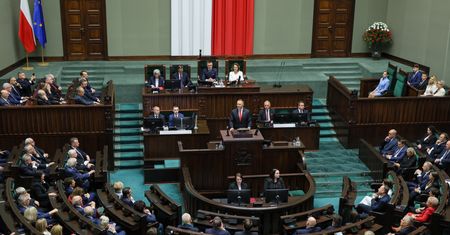 Nie wysłuchał przysięgi Nawrockiego. Wyszedł po hymnie