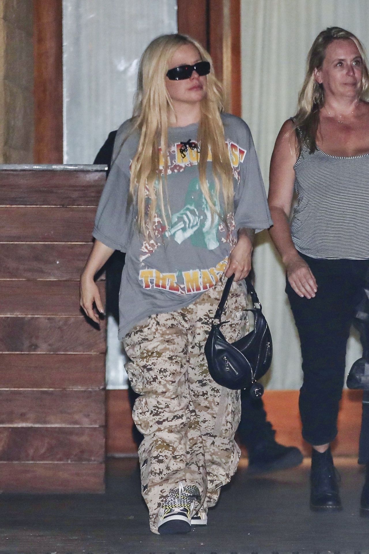 Avril Lavigne w bojówkach
