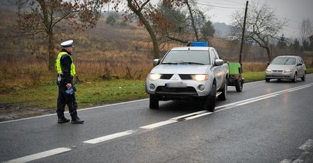 70 km/h poza zabudowanym. Kierowcy zapominają o tym przepisie