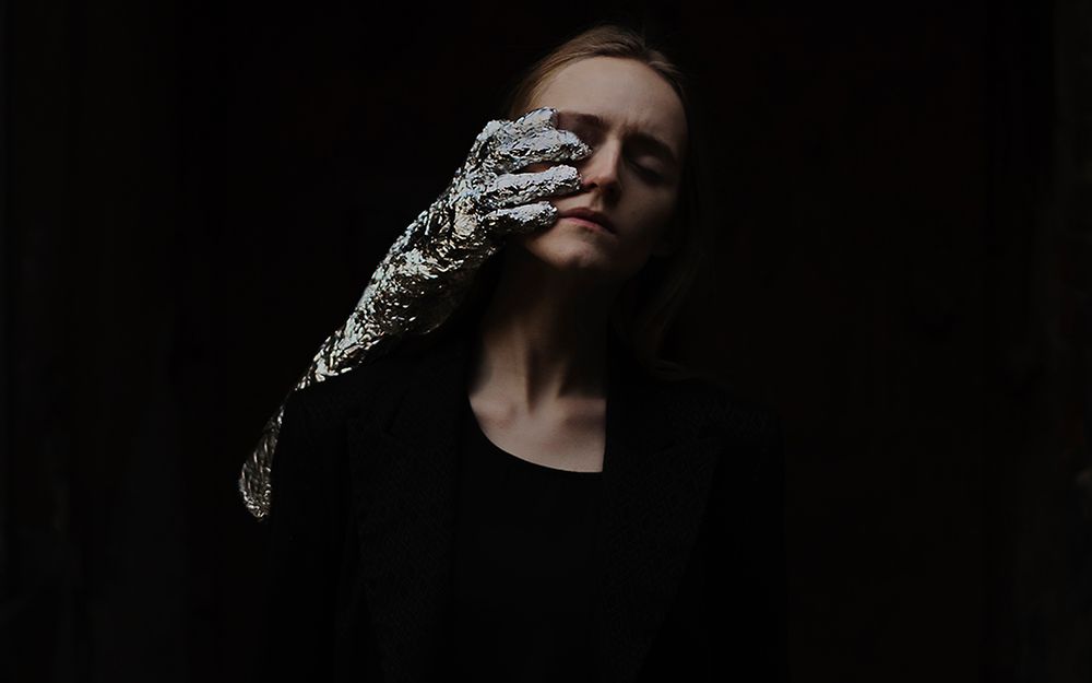 Magdalena Paszko - mroczne, depresyjne portrety kobiet, które są fuzją dwóch osobowości 15