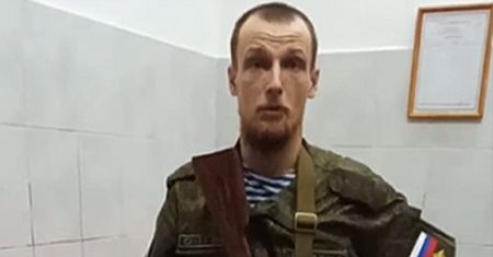 Nie dostał munduru, musiał kupować go sam. Teraz przeprasza dowództwo