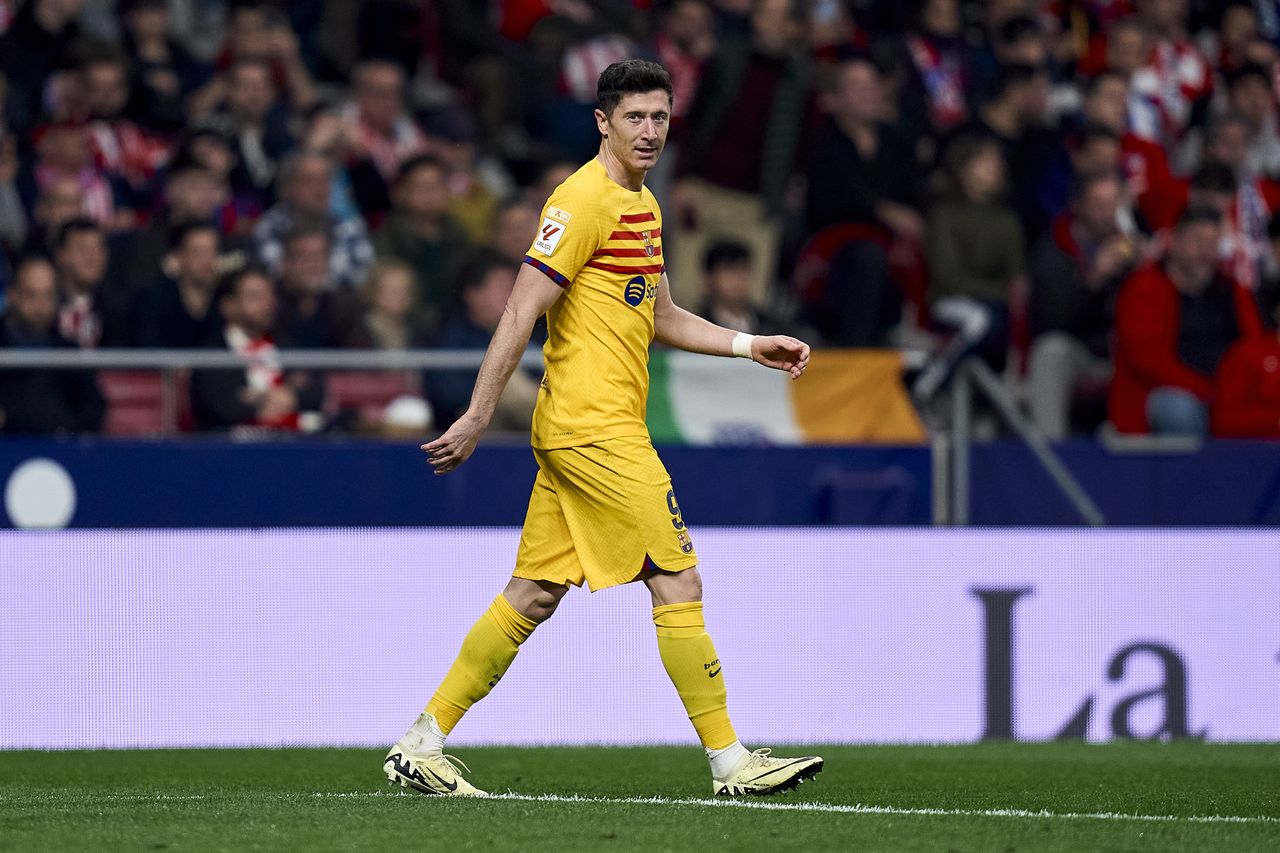 MADRID, SPAIN - MARCH 17: Robert Lewandowski of FC Barcelona looks on during the LaLiga EA Sports match between Atletico Madrid and FC Barcelona at Civitas Metropolitano Stadium on March 17, 2024 in Madrid, Spain. (Photo by Diego Souto/Getty Images)