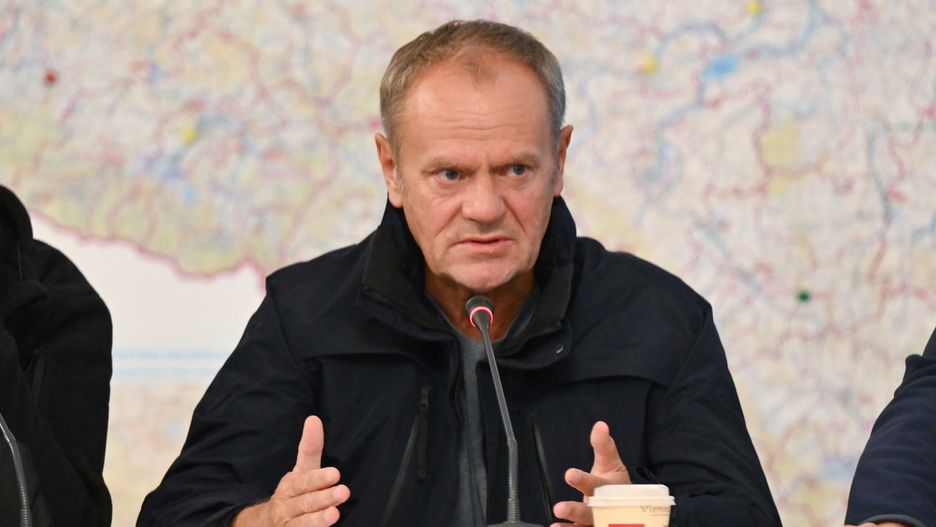 Wrocław, 21.09.2024. Premier Donald Tusk podczas narady sztabu kryzysowego we Wrocławiu, 21 bm. W trakcie spotkania omówiona została bieżąca sytuacja powodziowa w południowo-zachodniej Polsce. (mr) PAP/Maciej Kulczyński