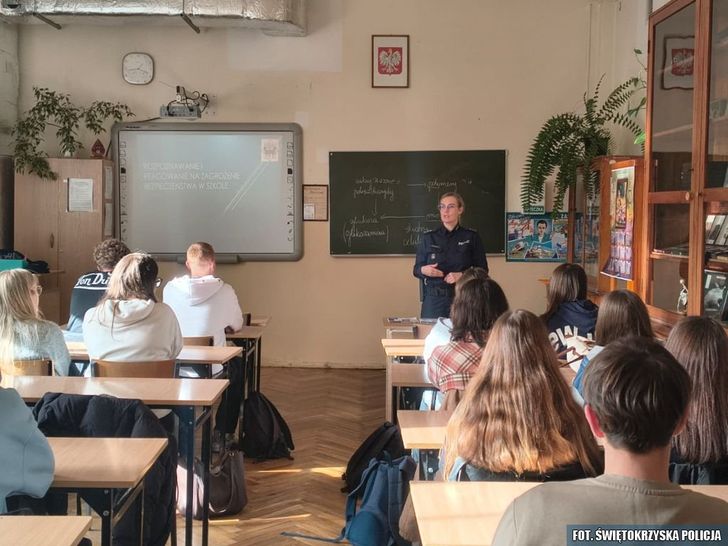 Handel ludźmi i zasada 4U. Lekcja bezpieczeństwa w ostrowieckim "Broniewskim"