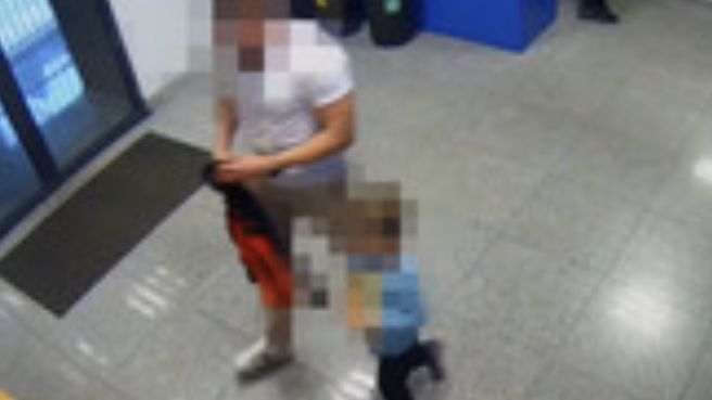 Dramatyczna akcja na komendzie policji w Zawierciu.