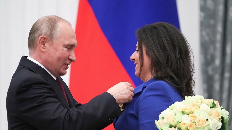 Margarita Simonian  - czołowa propagandystka Kremla z Władimirem Putinem