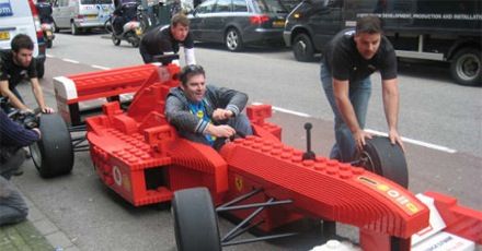Bolid F1 z klocków LEGO