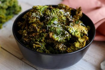 Dodaję do sałaty zamiast śmietany. Wzmacnia kości i zęby