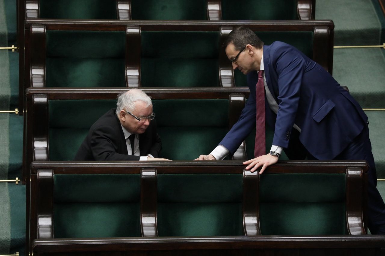 Sondaż parlamentarny dla WP. PiS na prowadzeniu, roszady po stronie opozycji 