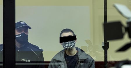 Siekierą zamordował rodziców i 7-letniego brata. W sądzie zgrywał niewiniątko