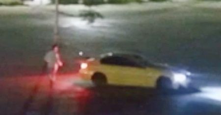 Driftował BMW na miejskim targowisku. Wyczyny 18-latka nagrywał kolega